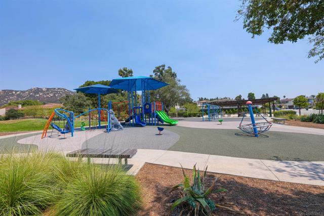 2065 Carol Lee Ln, Escondido CA: https://media.crmls.org/mediaz/217ef114-3a82-4e93-ac9d-a96b5e77190f.jpg
