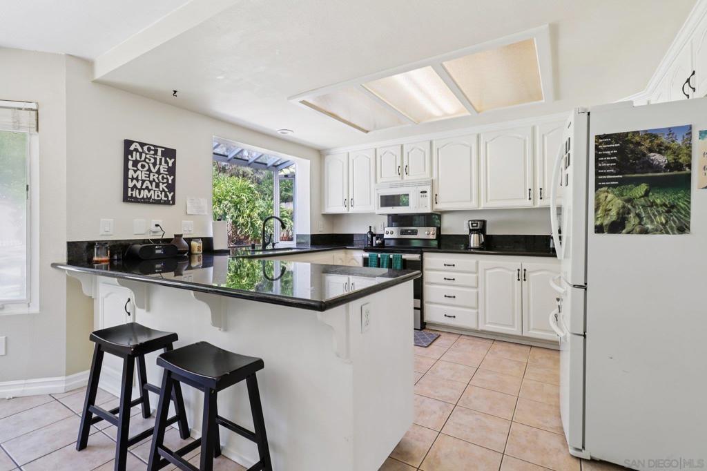 MLS #250035843SD img 17