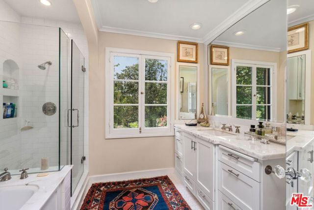 434 S Muirfield Road, Los Angeles CA: https://media.crmls.org/mediaz/217fac75-aaa8-4ba8-983d-582e87be52f6.jpg