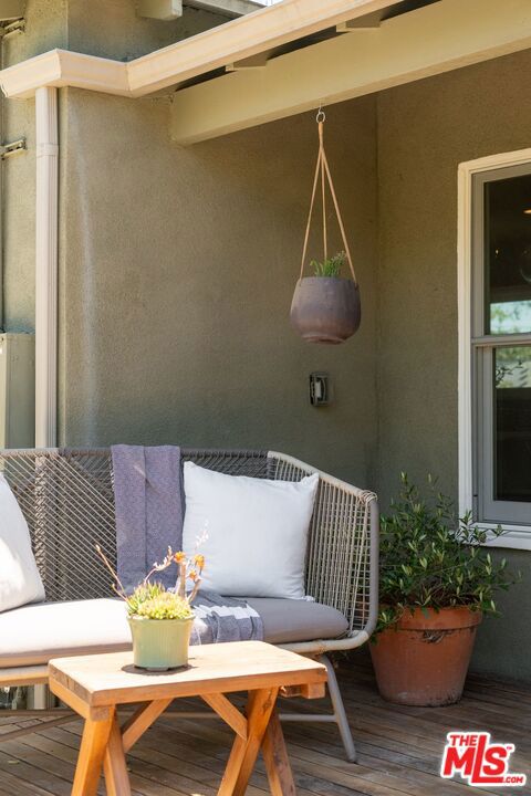 4148 Mentone Avenue, Culver City CA: https://media.crmls.org/mediaz/217fec9f-ee73-4b62-8d82-d36612caac03.jpg