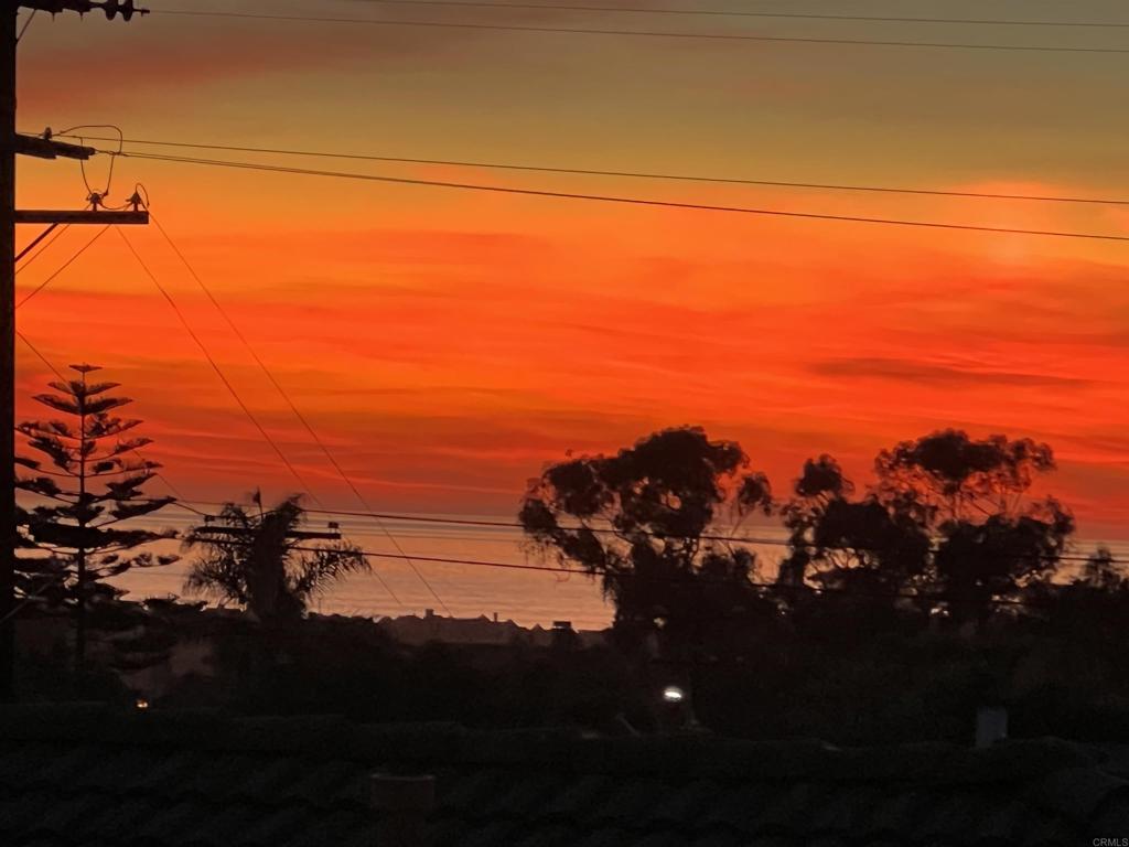 https://media.crmls.org/mediaz/21810ea9-853f-409c-8171-6999a7466f0d.jpg?preset=X-Large