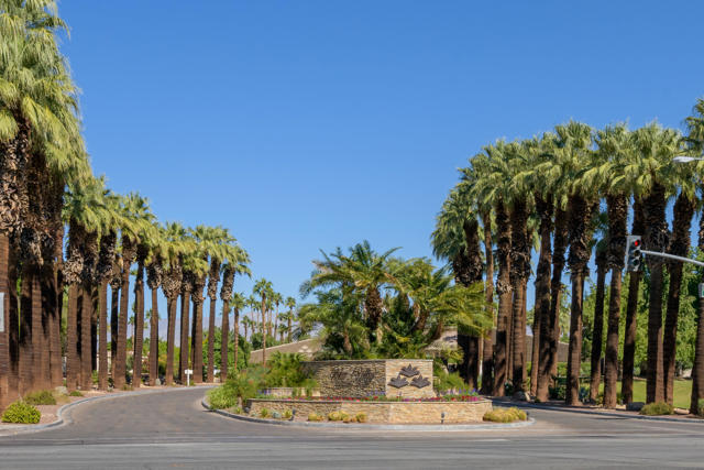 38348 Zinnia E Lane, Palm Desert CA: https://media.crmls.org/mediaz/21823bd6-044a-4ef5-852b-49f833458087.jpg