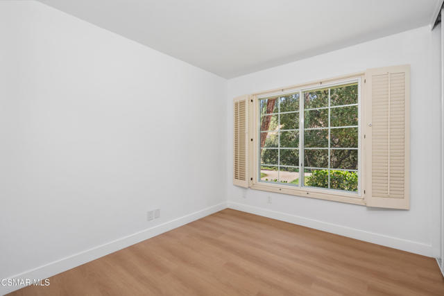 6848 Poppyview Drive, Oak Park CA: https://media.crmls.org/mediaz/2182404c-bb02-468d-ab2f-6d0c540b4d88.jpg