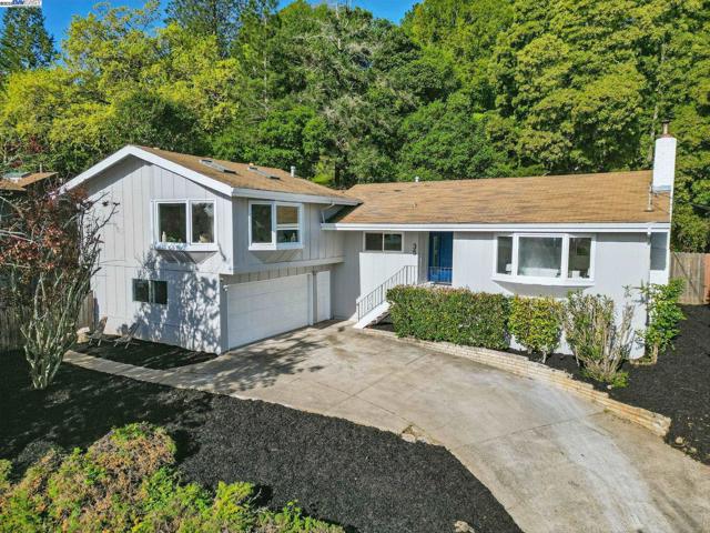 35 San Joaquin Pl, Novato CA: https://media.crmls.org/mediaz/21825b76-8326-4d3f-b49c-5c6c639fb4f7.jpg