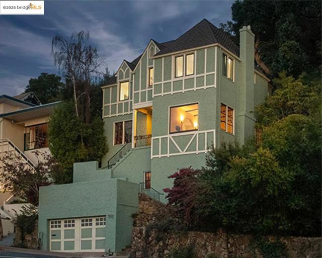981 Indian Rock Ave, Berkeley CA: https://media.crmls.org/mediaz/21829224-14d2-451a-8580-2a3a69fe8e7e.jpg