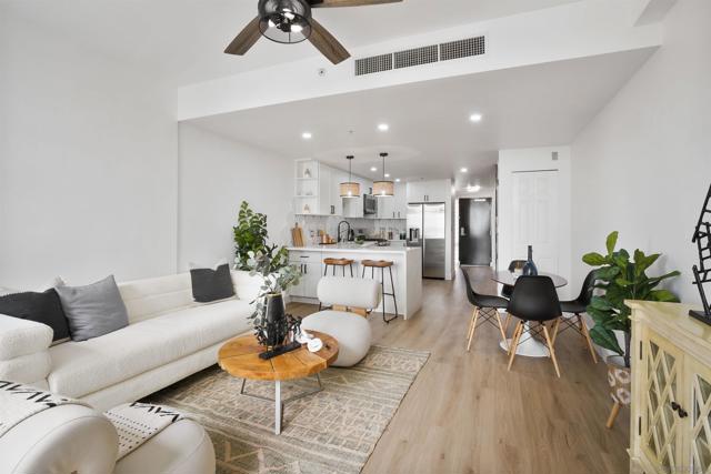 1240 India St, San Diego CA: https://media.crmls.org/mediaz/2182e700-117a-41bf-bd69-ec65da7af6eb.jpg
