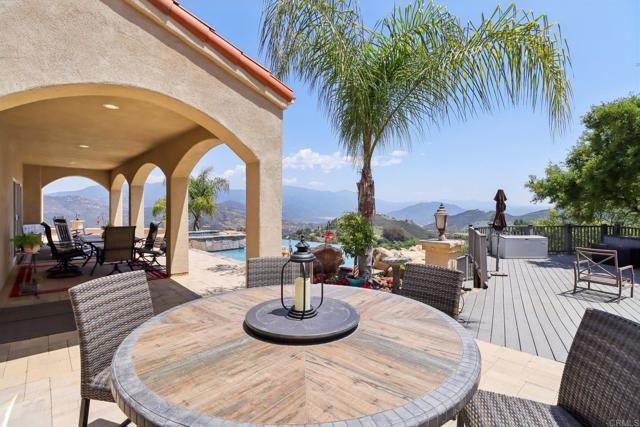 944 Rainbow Crest Road, Fallbrook CA: https://media.crmls.org/mediaz/2182f781-187c-41bb-951d-20e6cc292541.jpg