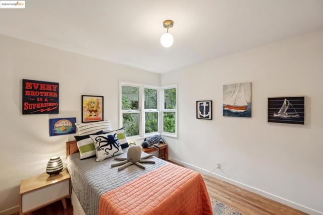 679 Mandana Blvd, Oakland CA: https://media.crmls.org/mediaz/218311fd-0836-4221-83b8-6c2a2439b39d.jpg