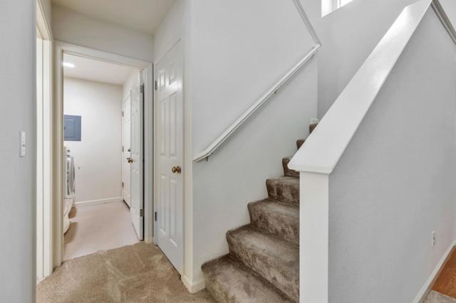 9642 Eagle Hills Way, Gilroy CA: https://media.crmls.org/mediaz/21837759-5f0f-435d-85ea-198be2056d26.jpg