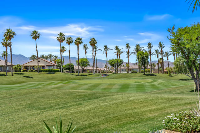 80435 Muirfield Drive, Indio CA: https://media.crmls.org/mediaz/21842e0f-6946-4dc4-b7b4-efc8e6b76176.jpg