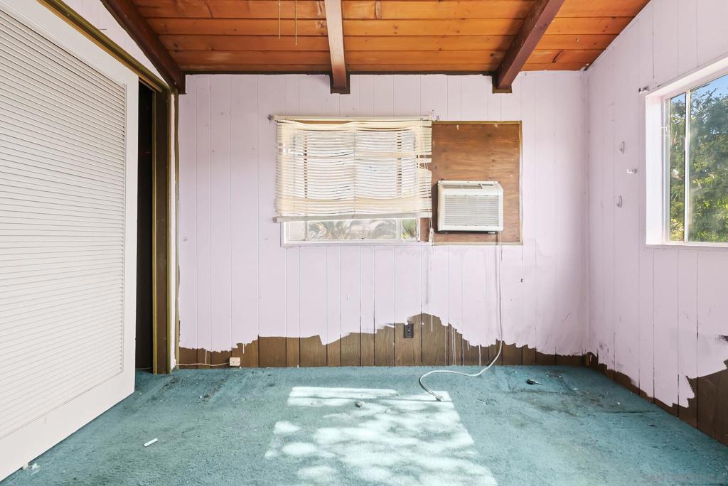 https://media.crmls.org/mediaz/21845d40-d278-4460-a633-099ec17c5d5a.jpg?preset=X-Large
