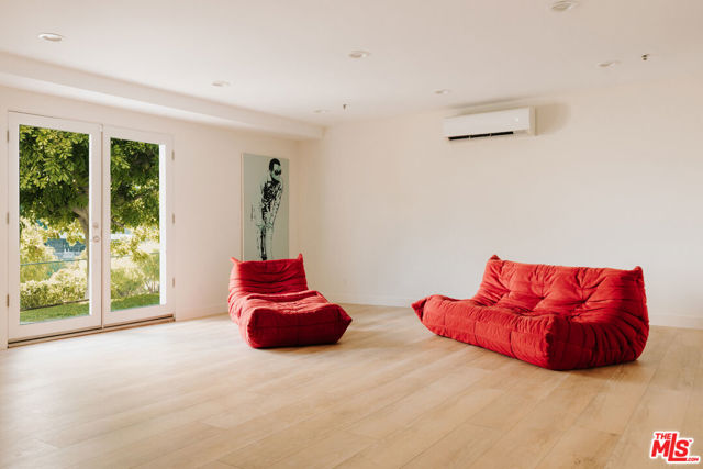 28333 Foothill Drive, Agoura Hills CA: https://media.crmls.org/mediaz/2184985b-3467-4b6f-938b-eece643a5467.jpg