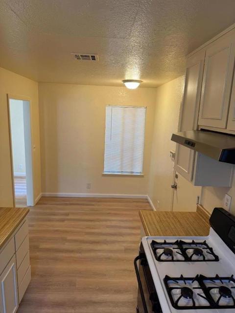 1545 Boyle Court, Salinas CA: https://media.crmls.org/mediaz/2184d7b8-362c-4133-b9f9-7d6b17f300eb.jpg
