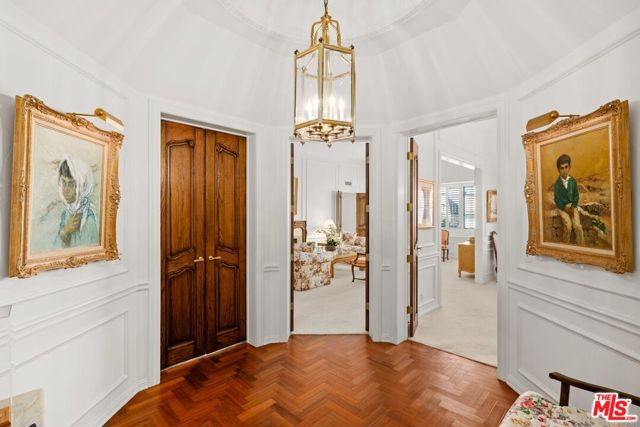 10114 Empyrean Way, Los Angeles CA: https://media.crmls.org/mediaz/2184f2fc-a934-41a1-a396-5aa72b00242e.jpg