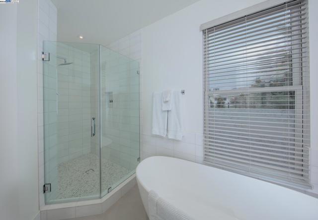 996 Harbor Haven Dr, Bodega Bay CA: https://media.crmls.org/mediaz/21856f2d-865a-4f25-94ac-1d83cae2c581.jpg