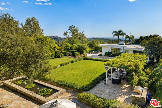 880 Knollwood Drive, Santa Barbara CA: https://media.crmls.org/mediaz/21857e24-85da-40f1-863d-989338e7a77b.jpg