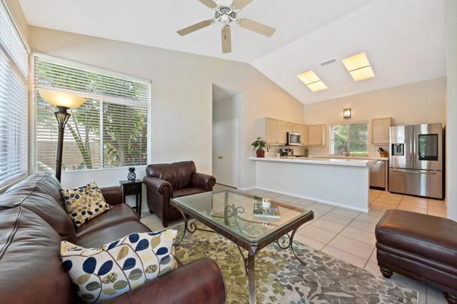 69350 Las Gardenias, Cathedral City CA: https://media.crmls.org/mediaz/2185a466-6267-4aff-91b2-414e22c4f1e3.jpg