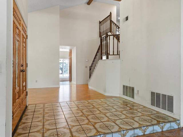 13810 Riverhead Ct, San Diego CA: https://media.crmls.org/mediaz/2185ac1e-9ae9-417b-a6d6-29d817a4e9cd.jpg