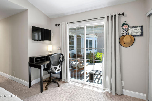 4570 N Vistapark Drive, Moorpark CA: https://media.crmls.org/mediaz/2185ce6b-5b97-4e5f-9b52-e61b2776a4fe.jpg