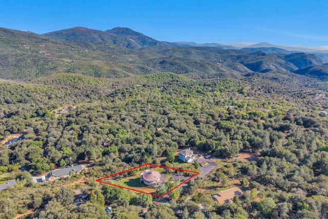 4667 Luneta View Rd, Julian CA: https://media.crmls.org/mediaz/2185e5b4-30c2-4a9d-aaf1-2c77405b4a61.jpg