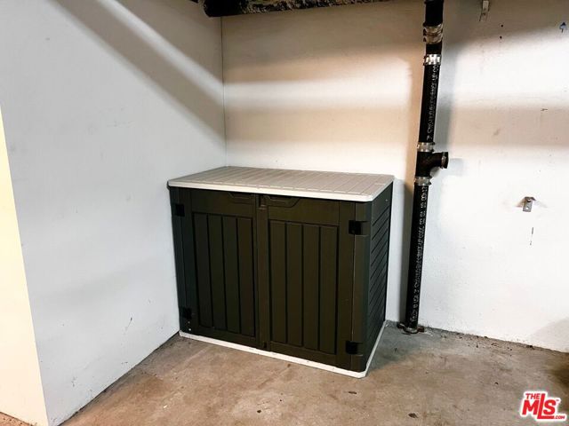 600 S Ridgeley Drive, Los Angeles CA: https://media.crmls.org/mediaz/2185f8cf-9ab0-40e9-b505-c4e041bcddf7.jpg