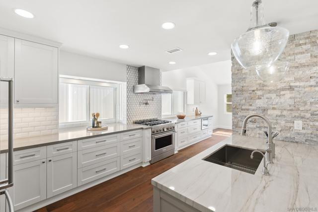 1458 Clark Court, Vista CA: https://media.crmls.org/mediaz/21868f4a-a508-4c4b-9033-c91300bd383a.jpg