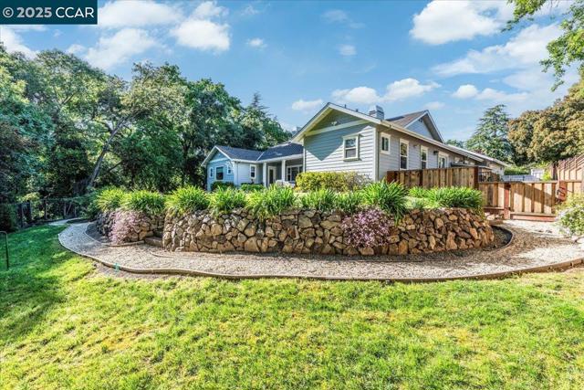 1291 Clover Ln, Walnut Creek CA: https://media.crmls.org/mediaz/2186ad4b-0a63-438d-bbdd-da3366ee1fd1.jpg
