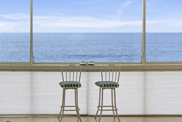 939 Coast Boulevard, La Jolla CA: https://media.crmls.org/mediaz/2186cbab-90bc-47b7-9cc4-827f9b62d7aa.jpg