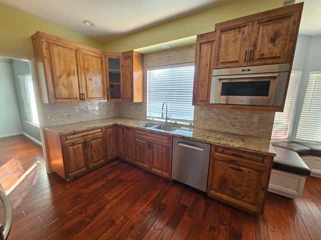 1990 Harvest Landing Court, Tracy CA: https://media.crmls.org/mediaz/2186dcd3-5ccb-4a72-8a38-8951d8b2186a.jpg