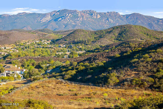 5519 Via Olas, Newbury Park CA: https://media.crmls.org/mediaz/21876725-7059-453e-8798-25e2742c8606.jpg