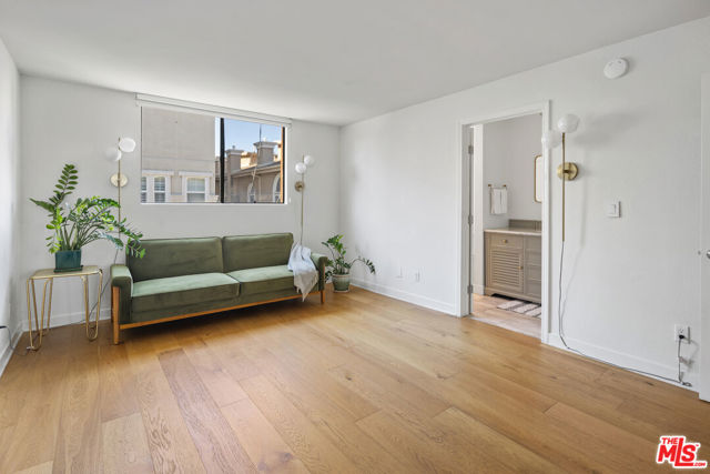 11656 Nebraska Avenue, Los Angeles CA: https://media.crmls.org/mediaz/2187a93c-94ed-4957-966e-04ae21d308eb.jpg
