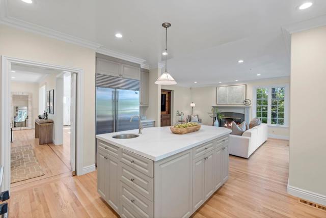 739 Oak View Way, Redwood City CA: https://media.crmls.org/mediaz/2187b3a3-164f-4f3c-ad50-3599284e2d4c.jpg