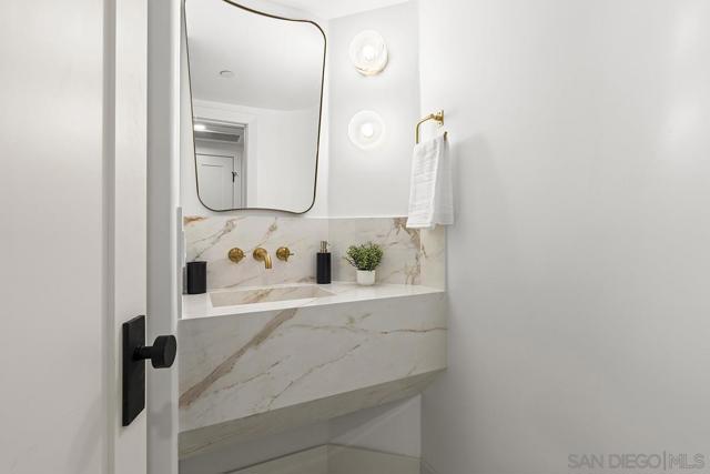 1099 1st St, Coronado CA: https://media.crmls.org/mediaz/2187d1f7-4cc2-4033-86c4-fe27941566f5.jpg