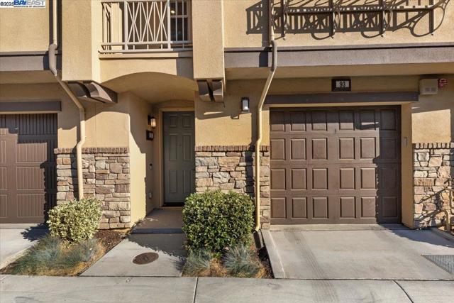 93 Catania Cmn, Fremont CA: https://media.crmls.org/mediaz/2188037b-ed7f-4857-9505-75283a299131.jpg