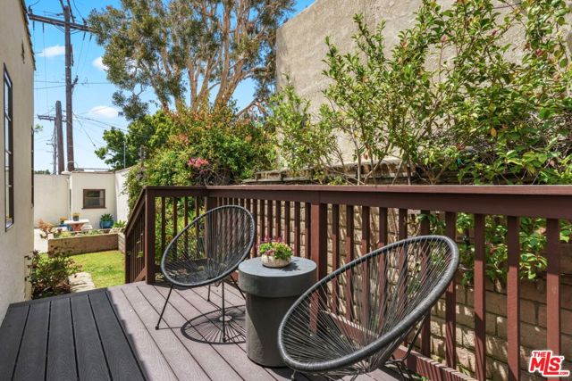 2218 Pearl Street, Santa Monica CA: https://media.crmls.org/mediaz/21880fe1-8989-43c5-8e18-48314a5ab978.jpg