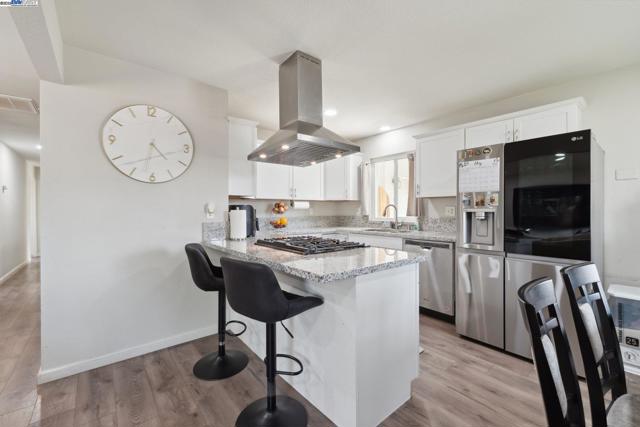 5112 Tyson Ave, Modesto CA: https://media.crmls.org/mediaz/2188233e-6feb-45cb-b901-0428bab302b8.jpg
