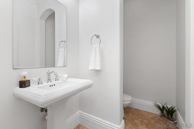 10237 Paseo De Linda, San Diego CA: https://media.crmls.org/mediaz/21882d2b-dd33-4371-85aa-db175f467101.jpg
