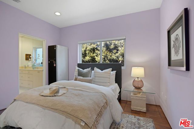 4255 Saint Clair Avenue, Studio City CA: https://media.crmls.org/mediaz/218838be-d610-4325-9f9f-a29e30558196.jpg