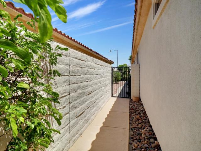 80311 Avenida Santa Belinda, Indio CA: https://media.crmls.org/mediaz/21888f72-fe86-4a68-a381-641822ca4e47.jpg