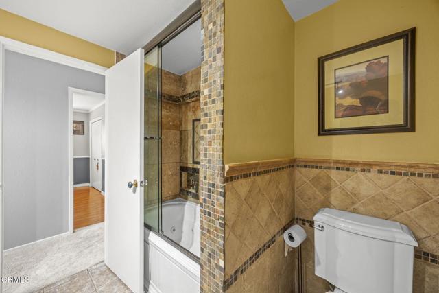 1099 N Agusta Avenue, Camarillo CA: https://media.crmls.org/mediaz/2188cd5a-b6b9-4b35-a064-591eb8307e04.jpg