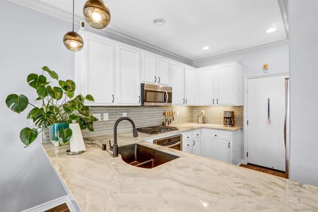 2816 Weeping Willow Rd, Chula Vista CA: https://media.crmls.org/mediaz/2188d12c-acf9-4461-a993-8e8cbd012f2c.jpg