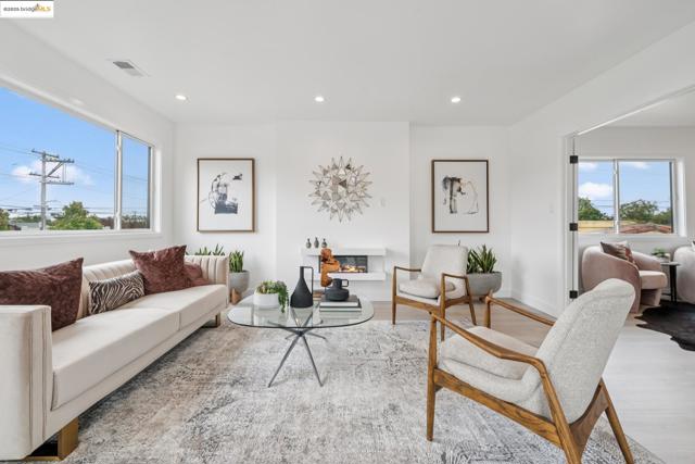1207 Cedar St, Berkeley CA: https://media.crmls.org/mediaz/218910ae-852c-4828-bb15-e9b329434cde.jpg