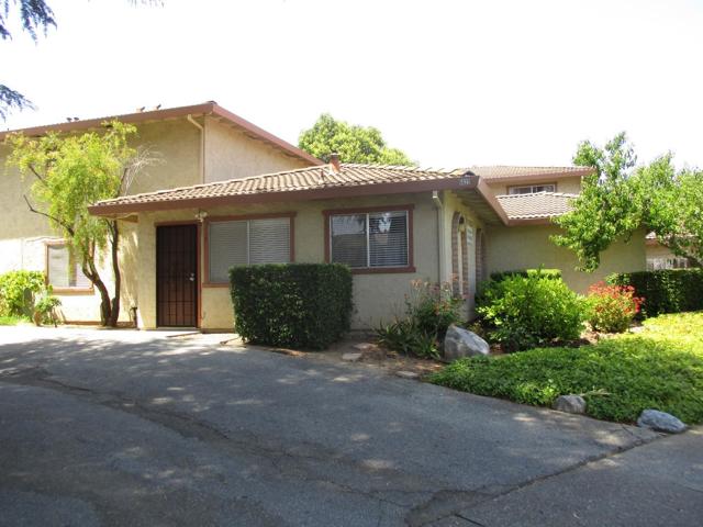 6825 Filbro Drive, Gilroy CA: https://media.crmls.org/mediaz/21893707-c4a1-4b35-8ffb-367b3dff1784.jpg