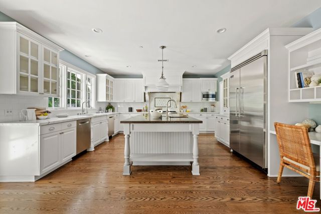 17710 Karen Drive, Encino CA: https://media.crmls.org/mediaz/2189e3e5-185b-4e6a-9d47-dd3cef11ffb3.jpg