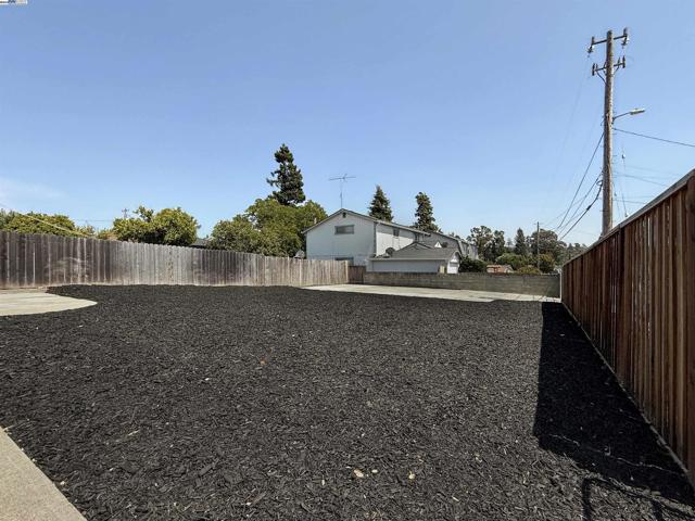 22108 Moyers St, Castro Valley CA: https://media.crmls.org/mediaz/218aafb7-7e49-445a-b354-3c6760b77aba.jpg