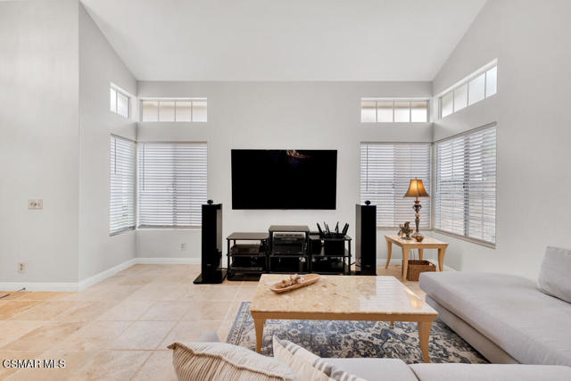 645 Overlook Road, Simi Valley CA: https://media.crmls.org/mediaz/218ae5bf-2c52-421e-9ff5-bc04af079a61.jpg
