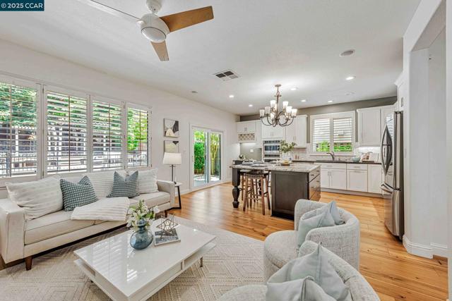 122 Claremont Crest Ct, San Ramon CA: https://media.crmls.org/mediaz/218b1c86-979a-47ed-b734-e6f337d37e7e.jpg