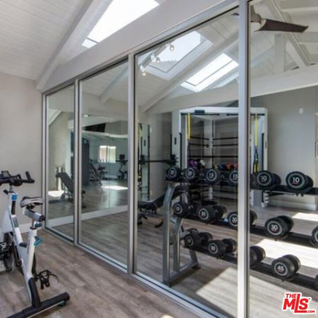 6600 Beachview Drive, Rancho Palos Verdes CA: https://media.crmls.org/mediaz/218b806b-043e-43a3-bcae-bf2dc3fa5fa6.jpg