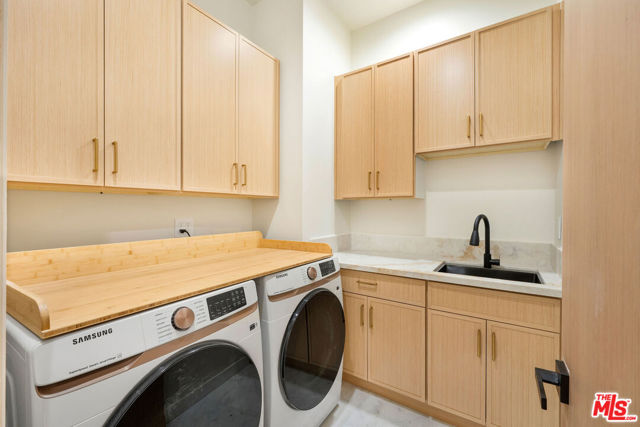 17510 Miranda Street, Encino CA: https://media.crmls.org/mediaz/218c3590-2e0d-4863-a734-8fd0989cf12b.jpg