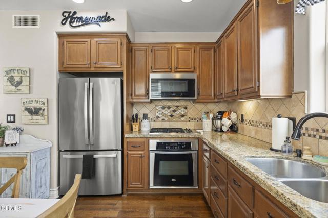 1524 Windshore Way, Oxnard CA: https://media.crmls.org/mediaz/218c8b53-8b7a-458c-905d-0df78c5e1074.jpg